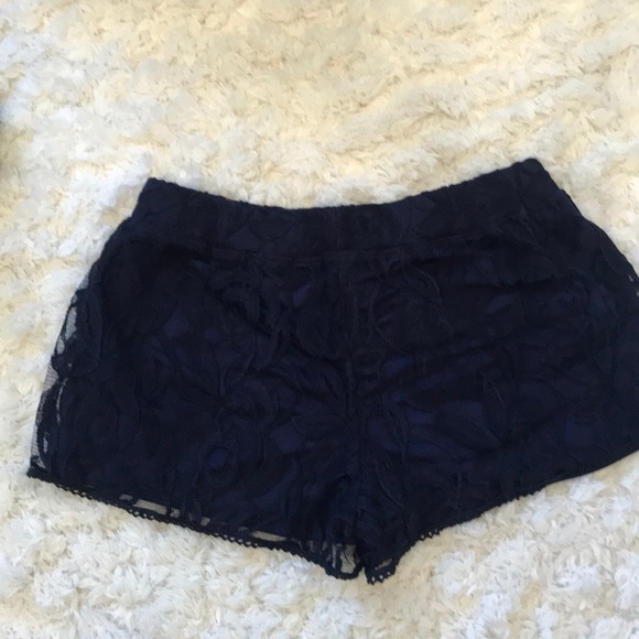 Free people lace design navy pull on shorts - Picture 3 of 5